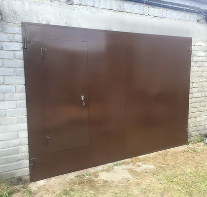 Коричневые гаражные ворота