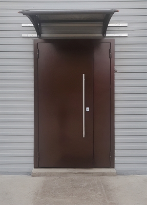 Полуторная дверь с ручкой-скобой