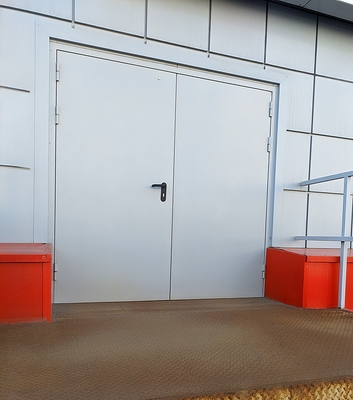 Двустворчатая дверь в ТК Двустворчатая дверь в ТК