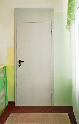 Дверь в образовательном центре Дверь в образовательном центре