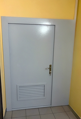 Нестандартная дверь с вентиляцией