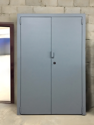 Двупольная техническая дверь с приварной ручкой